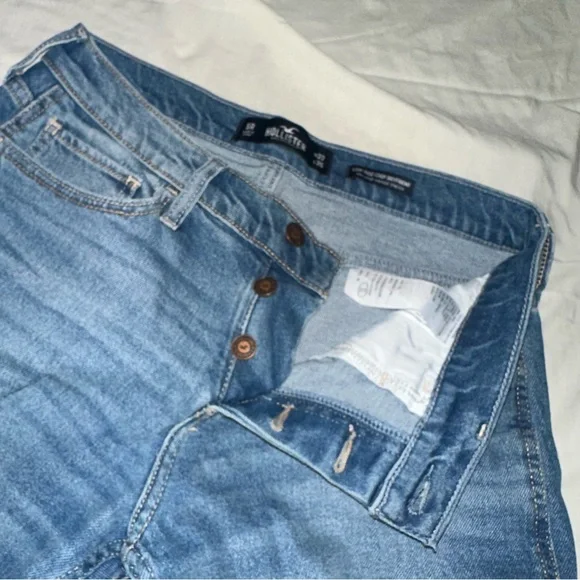 Hollister Low-Rise Crop Boyfriend “Hollister Vintage Stretch” Distressed Jeans - Picture 3 of 16